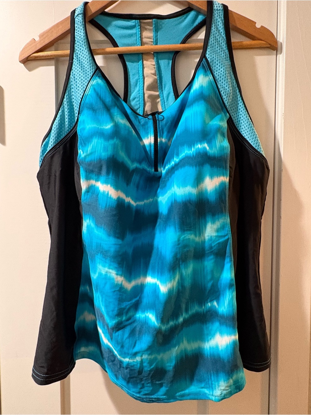 ZeroXposur Blue Aqua Wave Athletic Tank with Black Panels